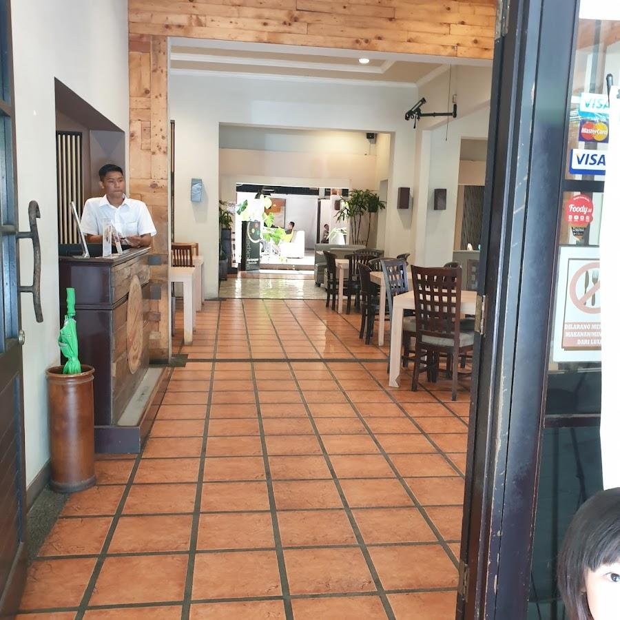 Blackpepper Resto & Cafe, Maulana Yusuf