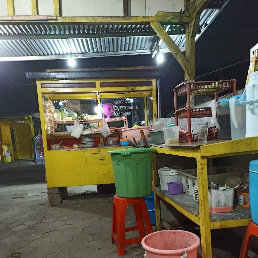 Nasi Goreng Balarika, Jembatan Merah
