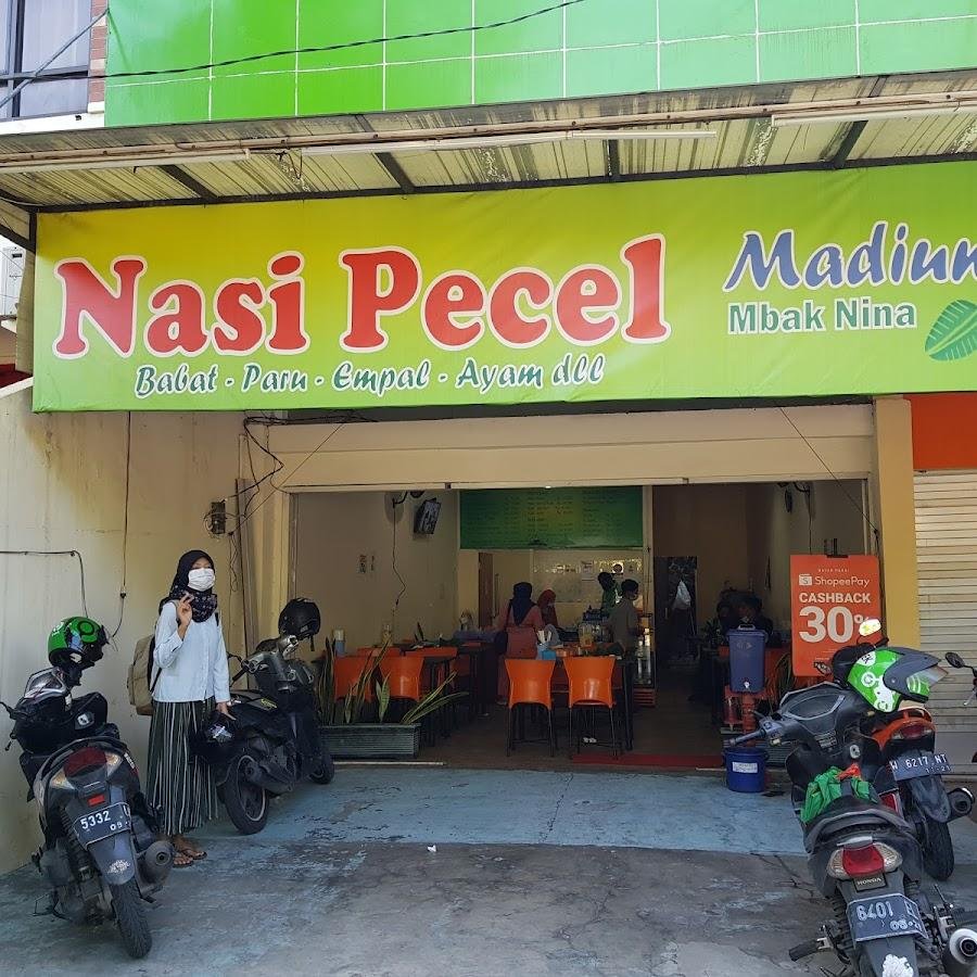 Nasi Campur Mbak Nina, Manyar Raya