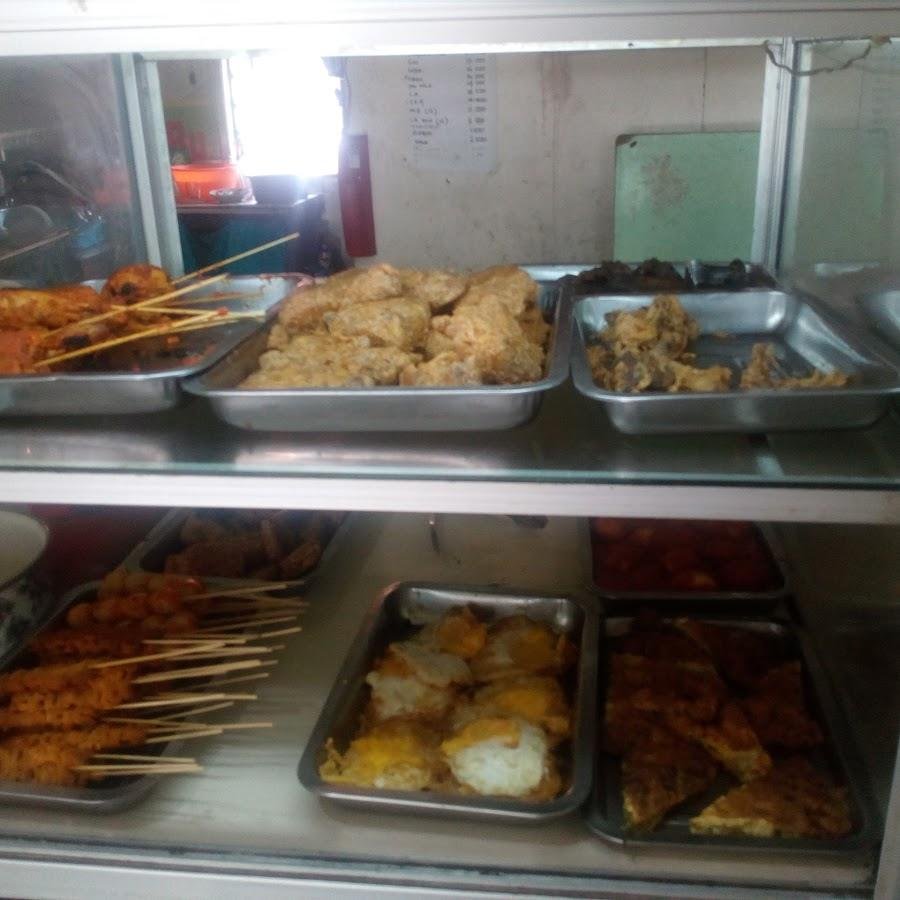 Warung Nasi Pecel Pincuk & Tepo Bu Is Asli Madiun, Tlogomas