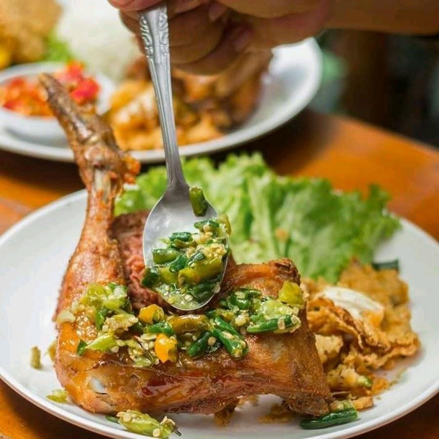 Ayam mantul lie resto, Desa pekantingan