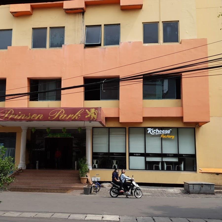 Richeese Factory, Lokasari