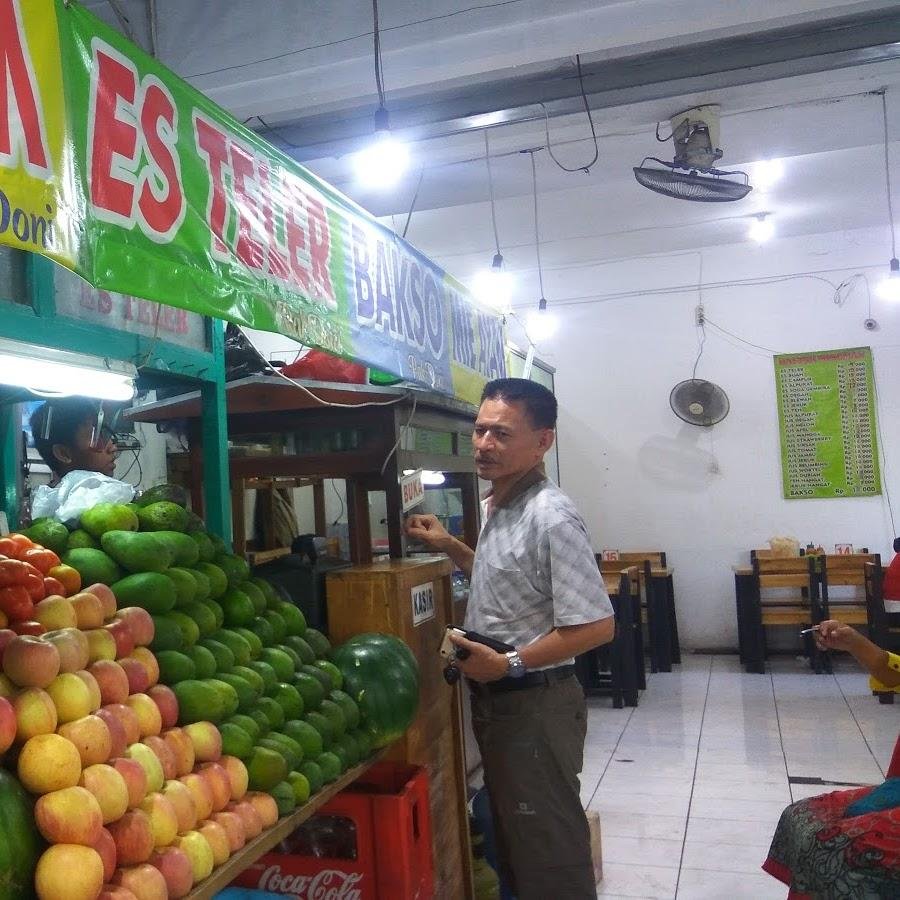 Es Teler & Bakso Pak Doni, Tambaksari