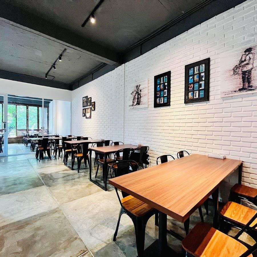 LOOWE CAFE & KITCHEN, Jl Raden Saleh
