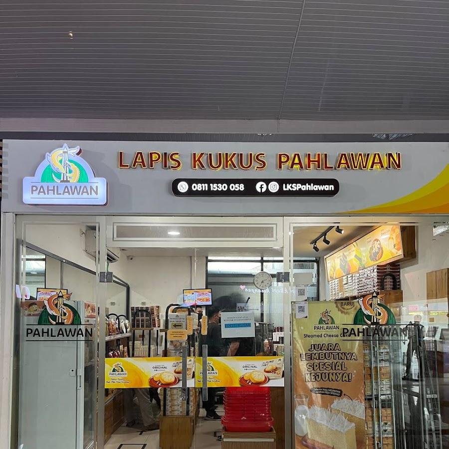 Lapis Kukus Pahlawan, Pasar Turi