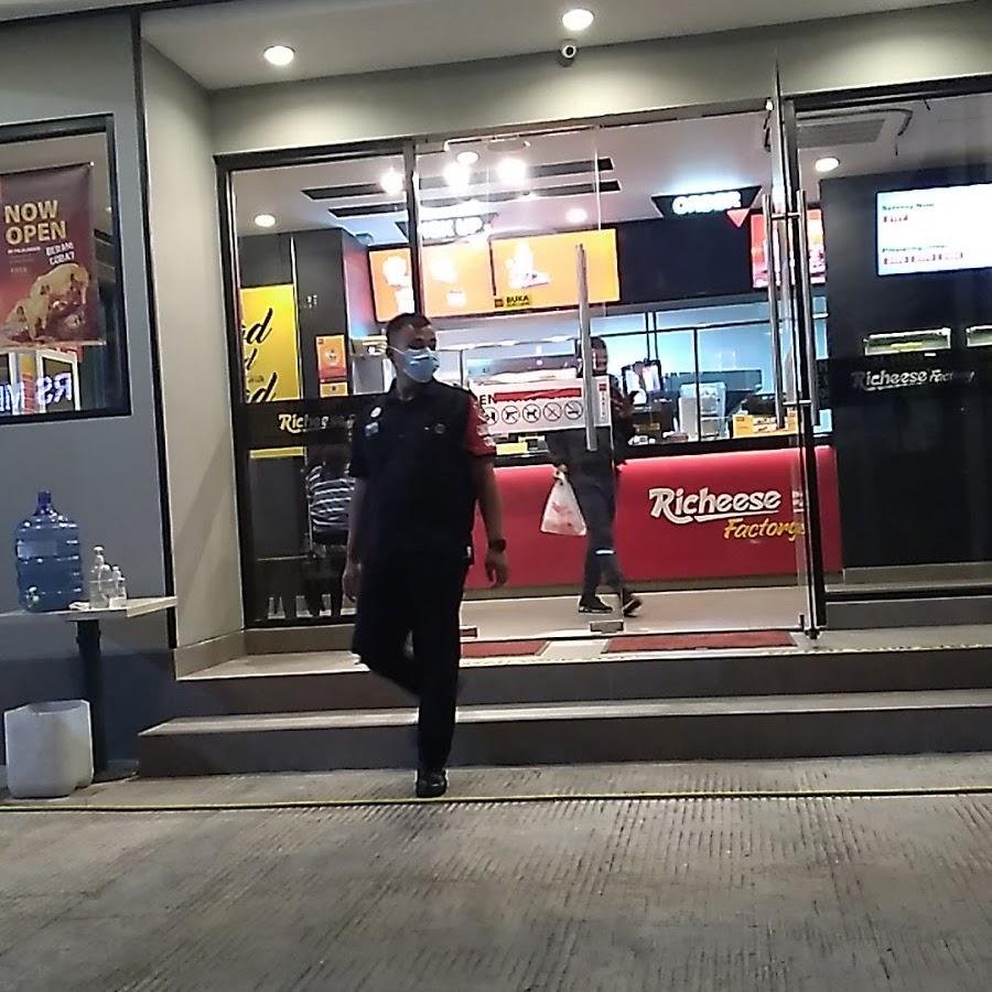 Richeese Factory, Pajajaran