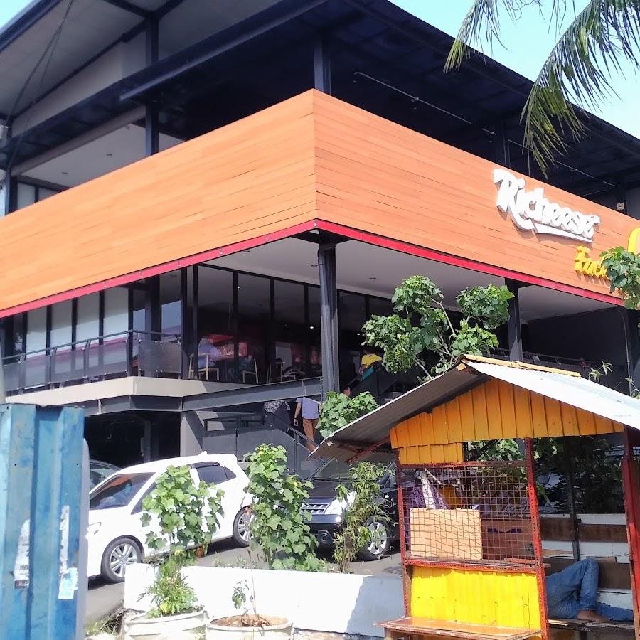 Richeese Factory, Cempaka Putih