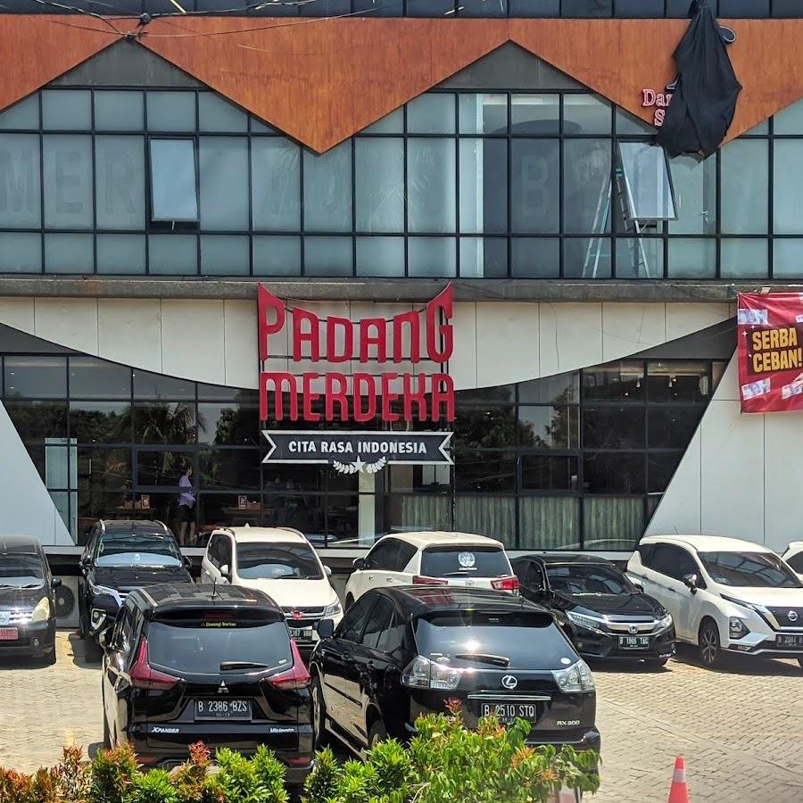 Padang Merdeka, Pluit