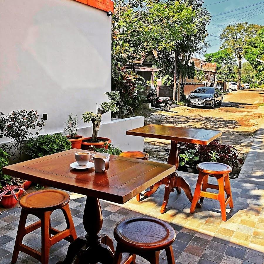 B Coffee & Burger, Riau Bandung