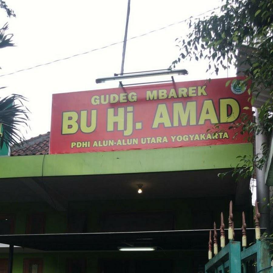 Gudeg Mbarek Bu Hj. Amad, Alun-Alun Utara