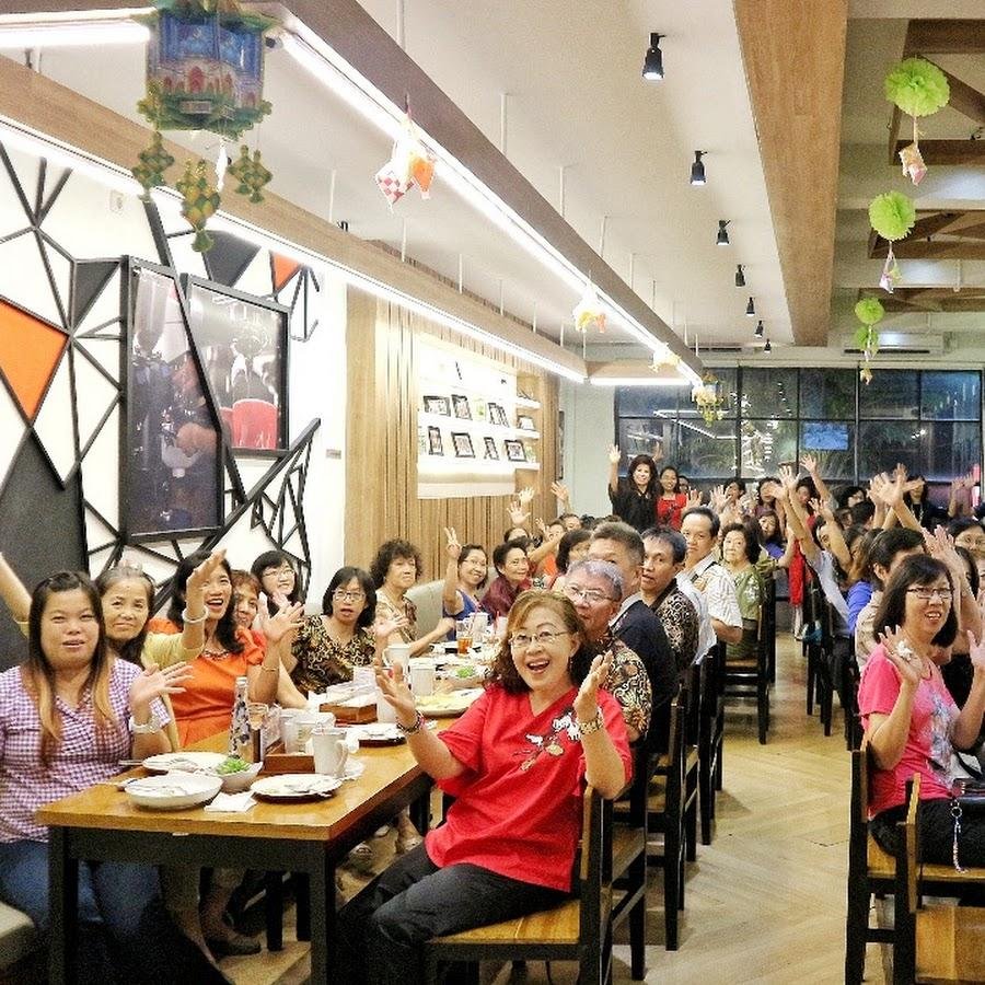 Demandailing Cafe, Bukit Darmo Golf