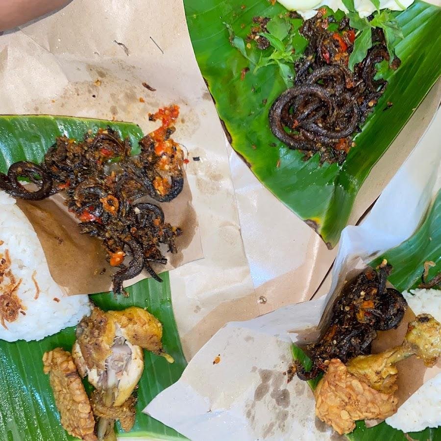 Endulita Sambal Belut, Blulukan