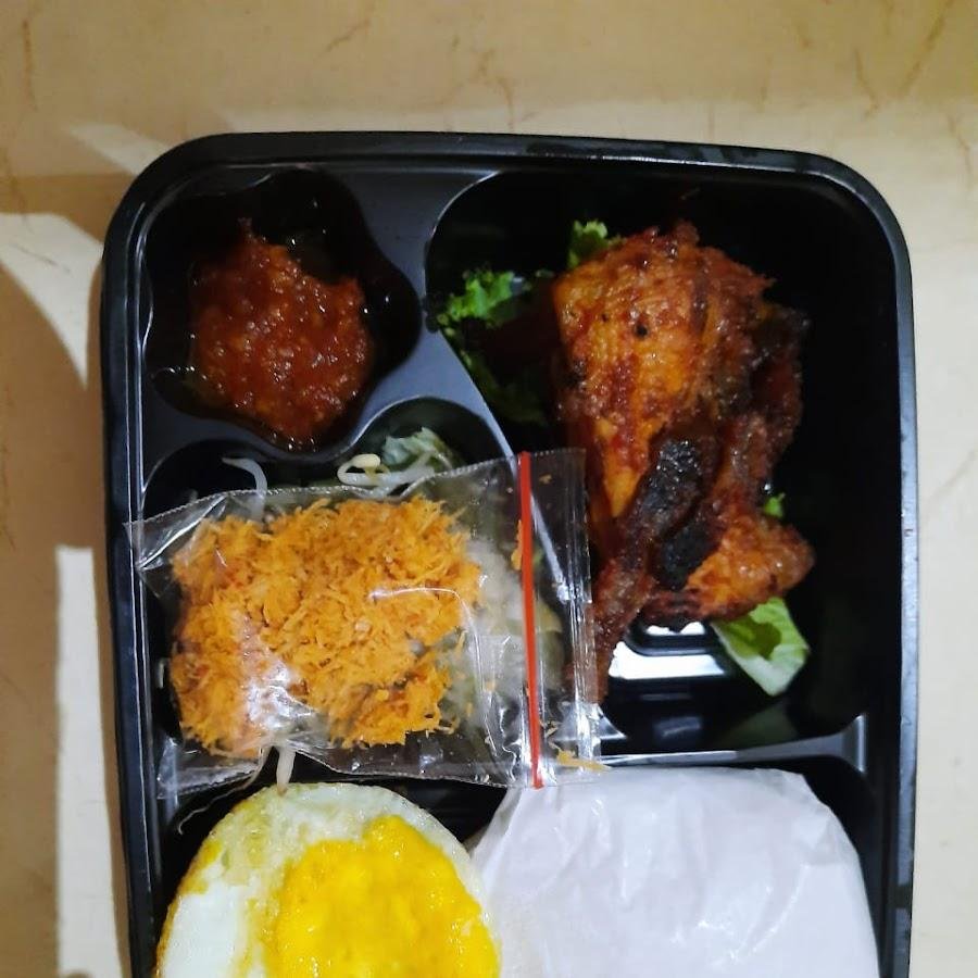 Bebek & Ayam Tunjungan, Pakis