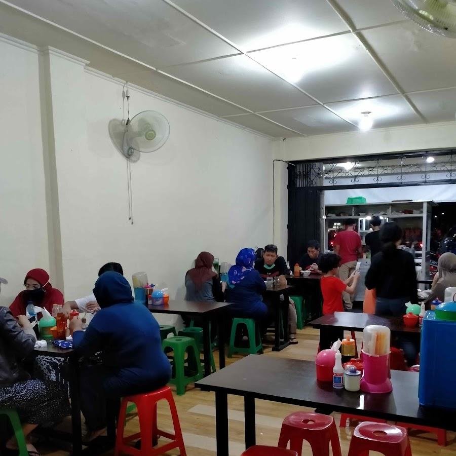 Bakso Urat Sapi Wong Solo, Gedung Selmis