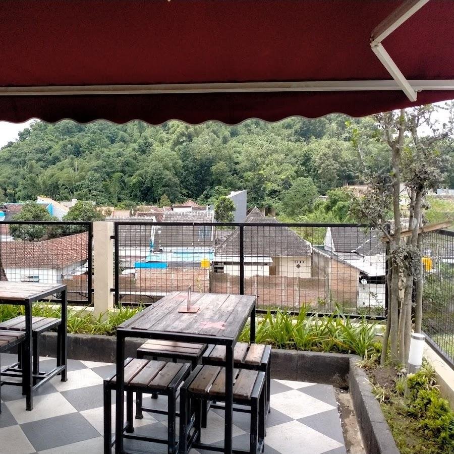 Semeru Cafe & Resto