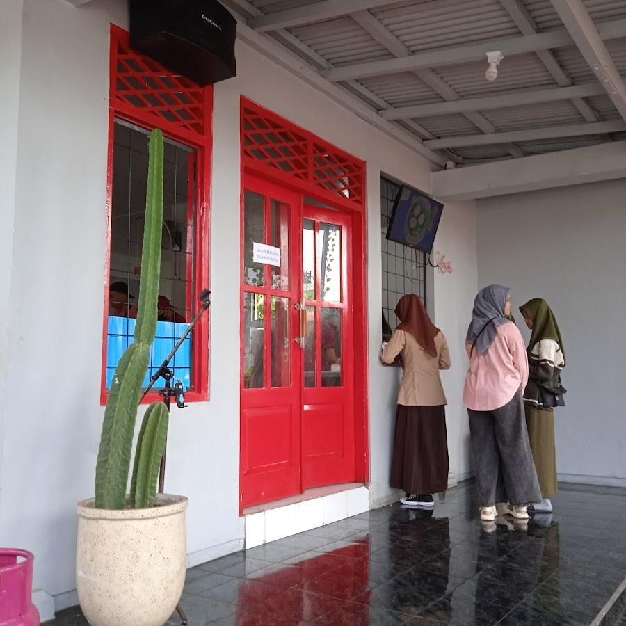 Mie Goyang, Gajah Mada