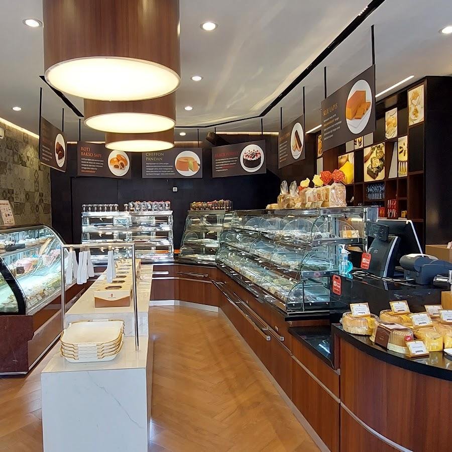 Holland Bakery, Surapati