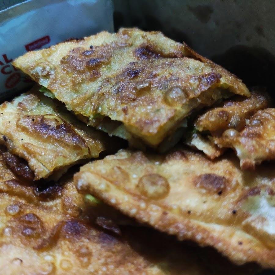 Holden Martabak Terang Bulan, Keputih