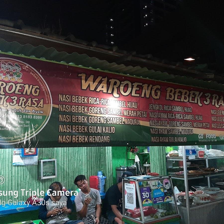 Warung Bebek 3 Rasa, Stadium Hotel