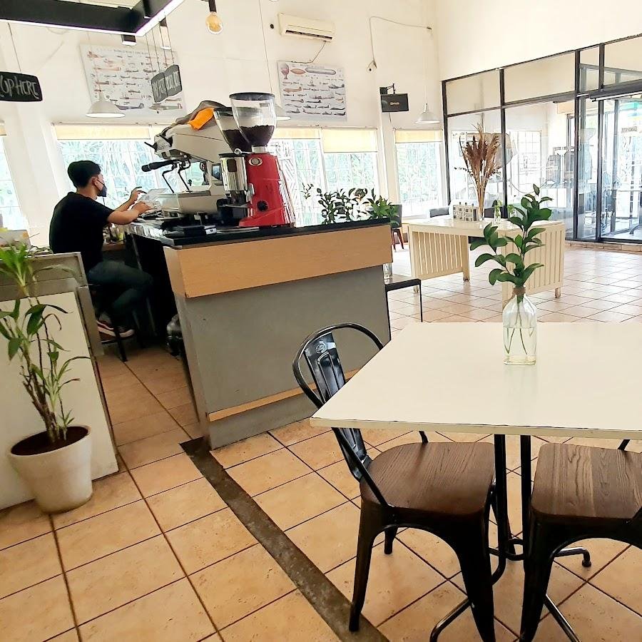Kopilot (Coffee House & Kitchen), Cipayung