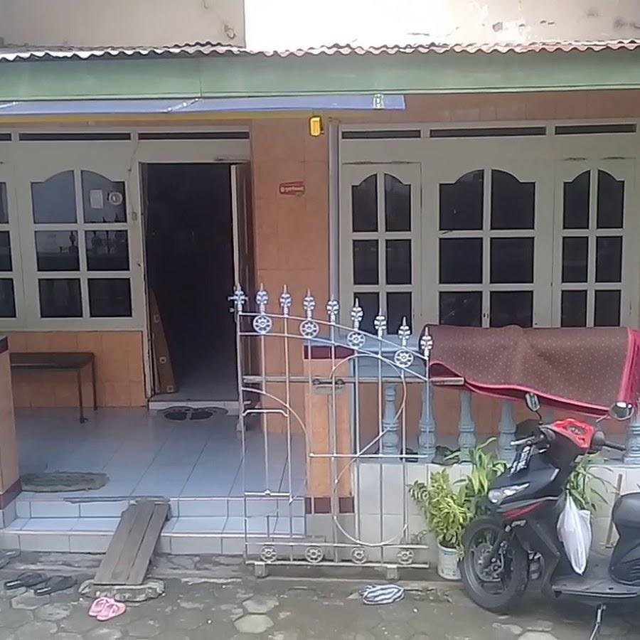 Pempek Bu Iwik, Stasiun Ceper