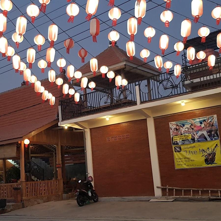 Pedals Cafe, Maospati