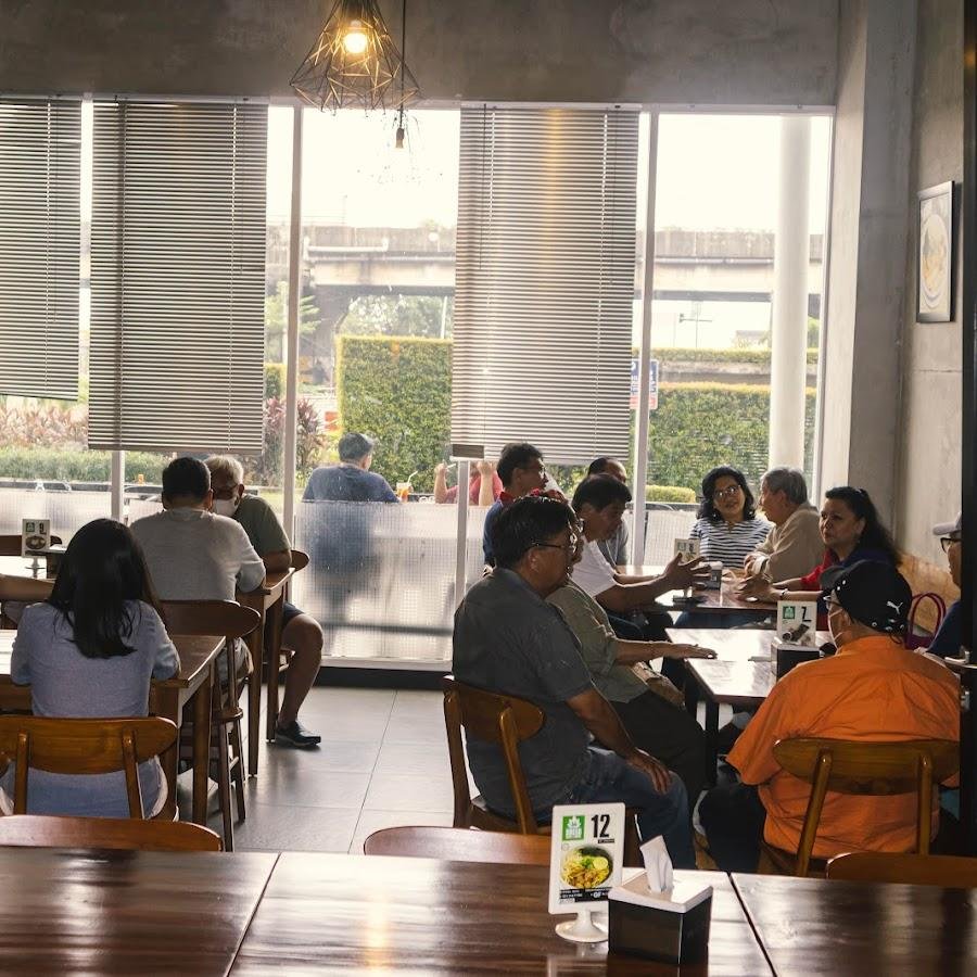 Breso Resto & Coffee, Green Pramuka Square