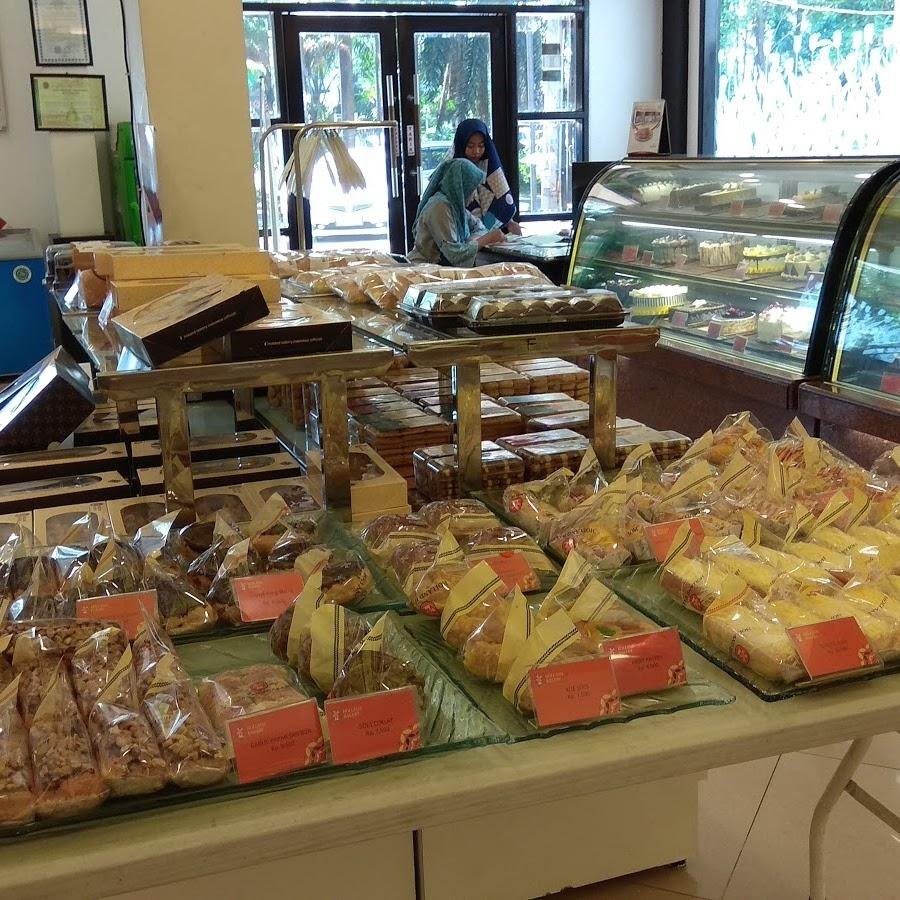 Holland Bakery Jemursari