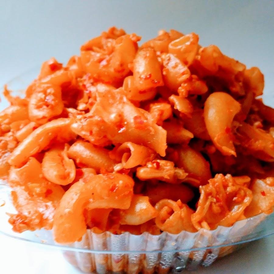 Macaroni Squad, Dewisartika