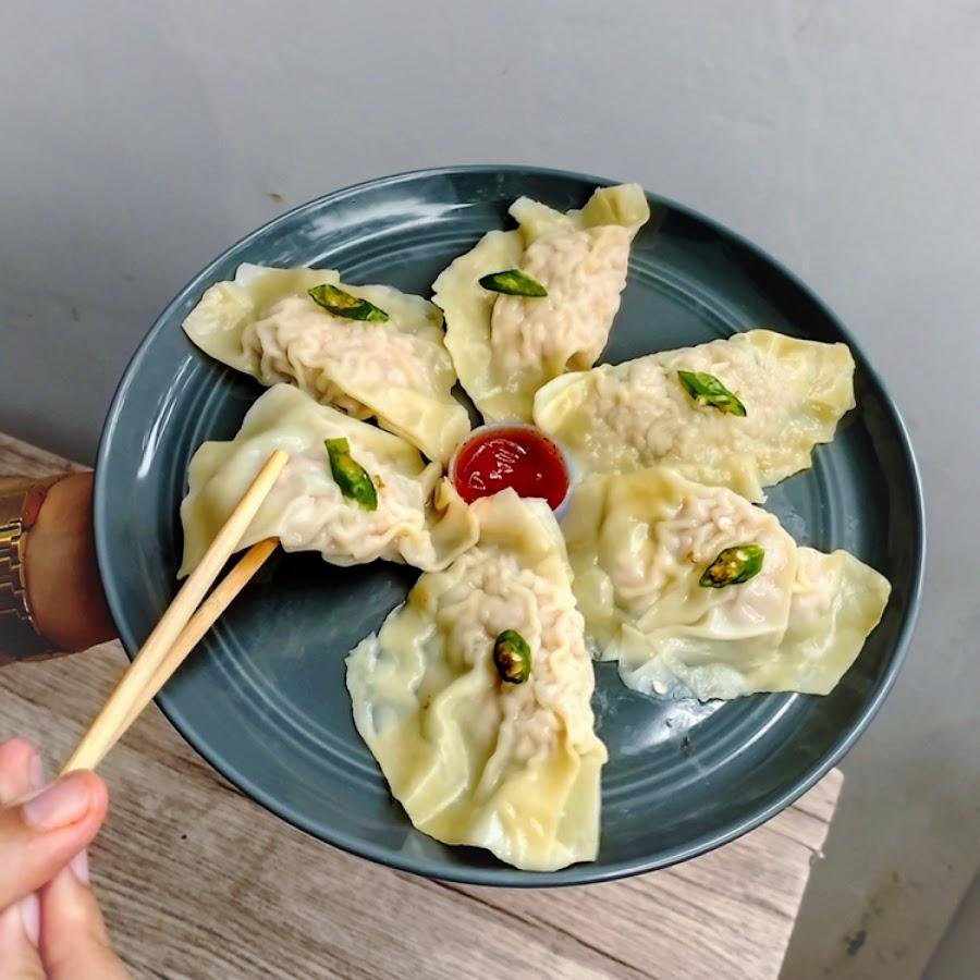 Sosis Solo & Pangsit Yu Ndibel, Solo