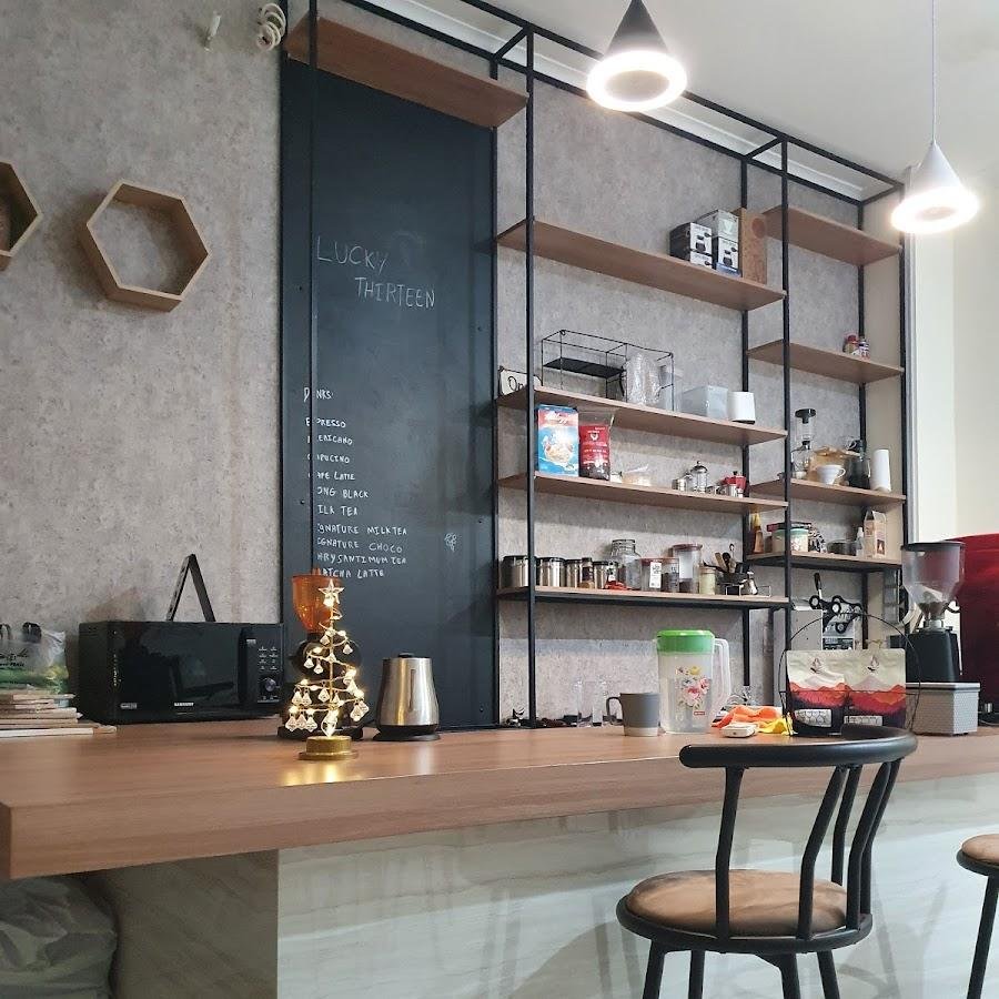 Lucky 13 Coffee, Graha Padma