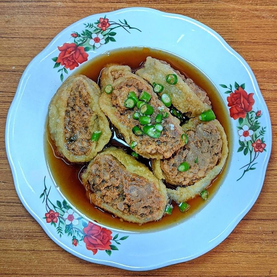 Gohyong Menteng, Kuliner Theresia