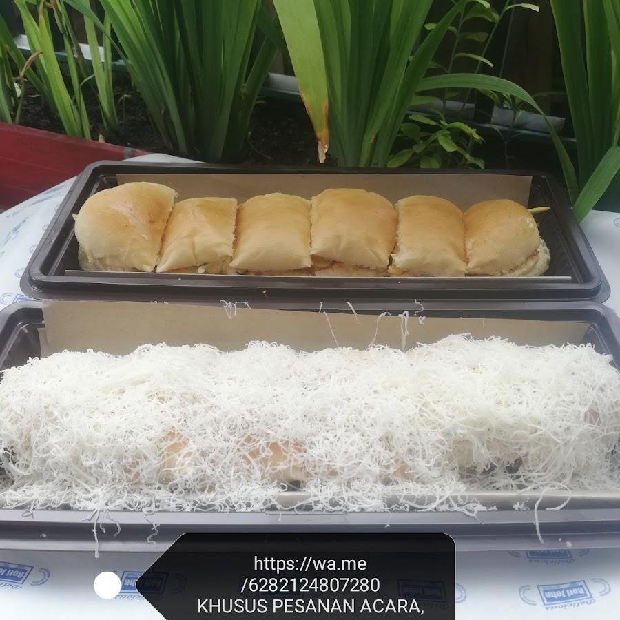 Roti John Poncol (Bread & Drinks), Cipayung