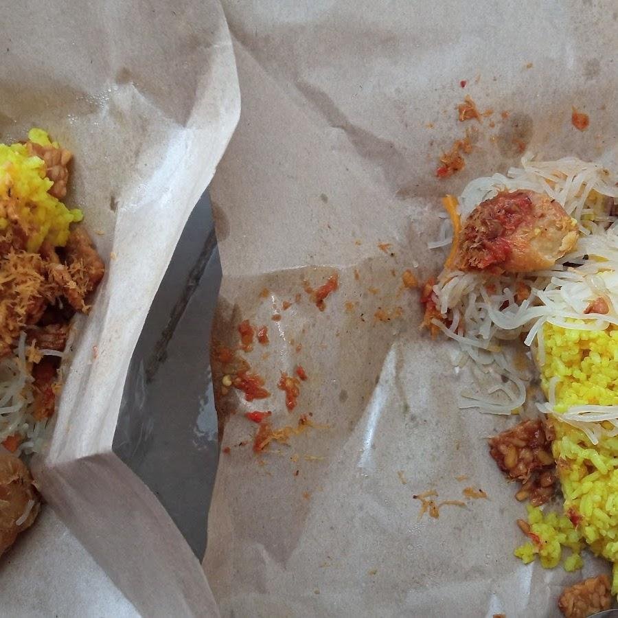 Wr Nasi Kuning Mbak Ria, Gunung Anyar Jaya