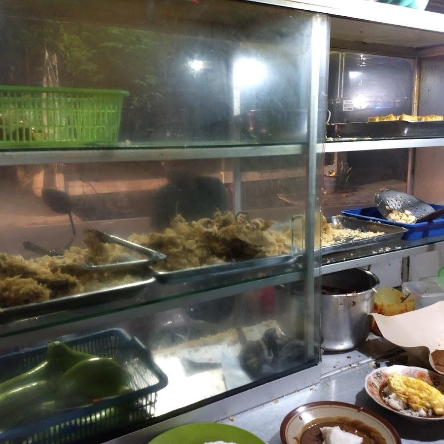 Lalapan Cak Pri Spesial Belut Goreng & Tahu Telor, Lowokwaru