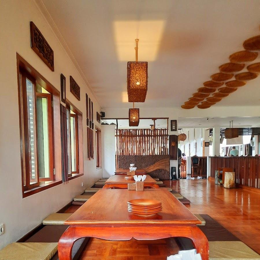 Raja Rasa, Setra Sari