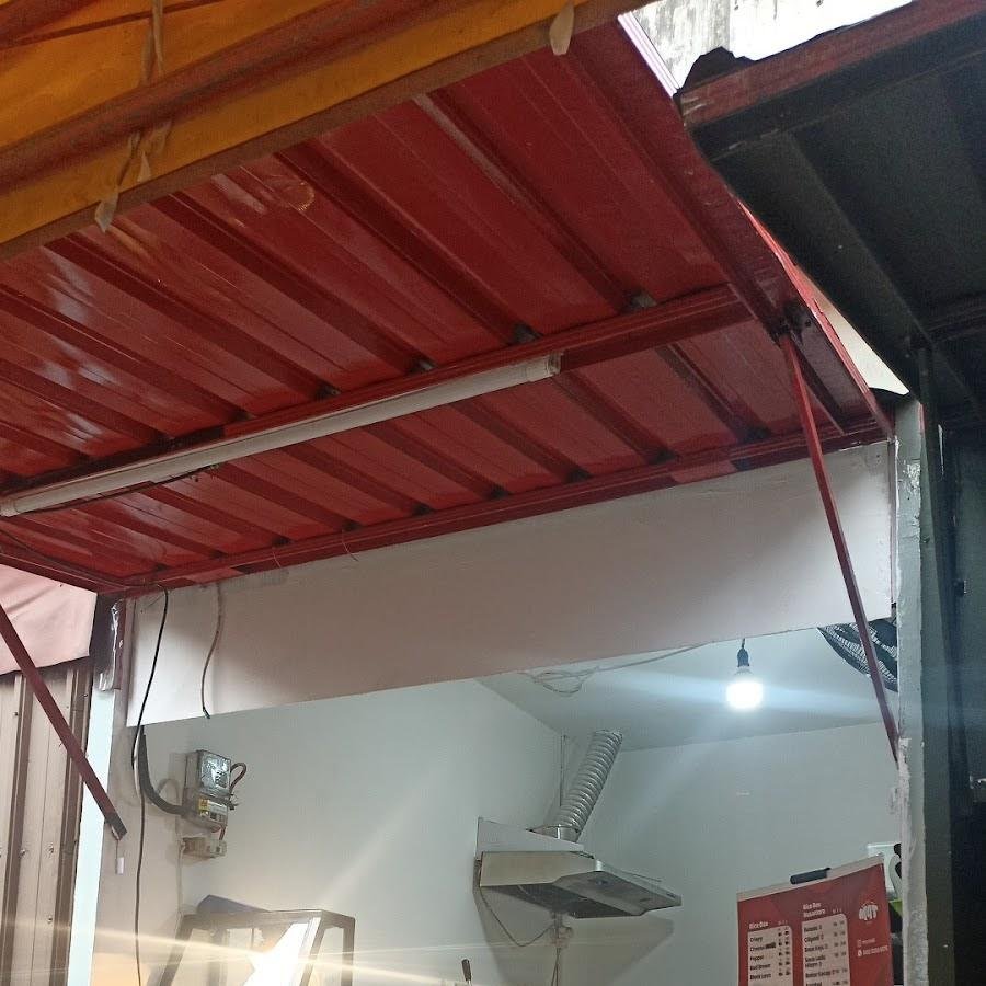 Mr. M4T, Pujasera Suhat Indah