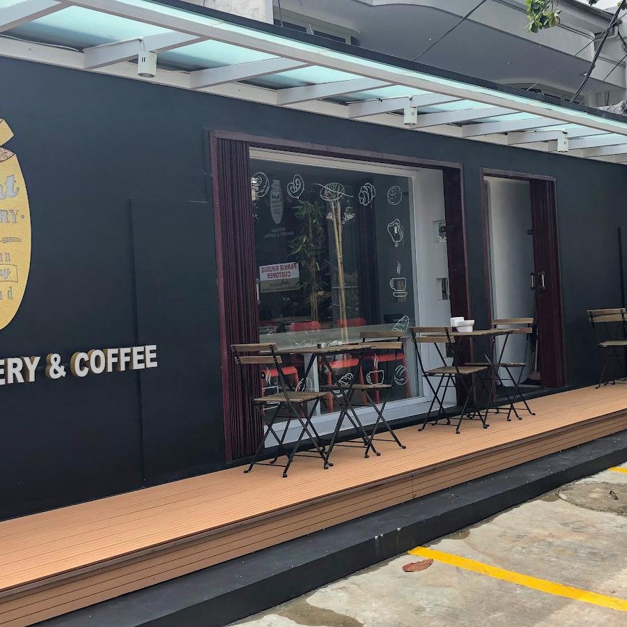 Ant Artisan Bakery & Coffee, Maskumambang