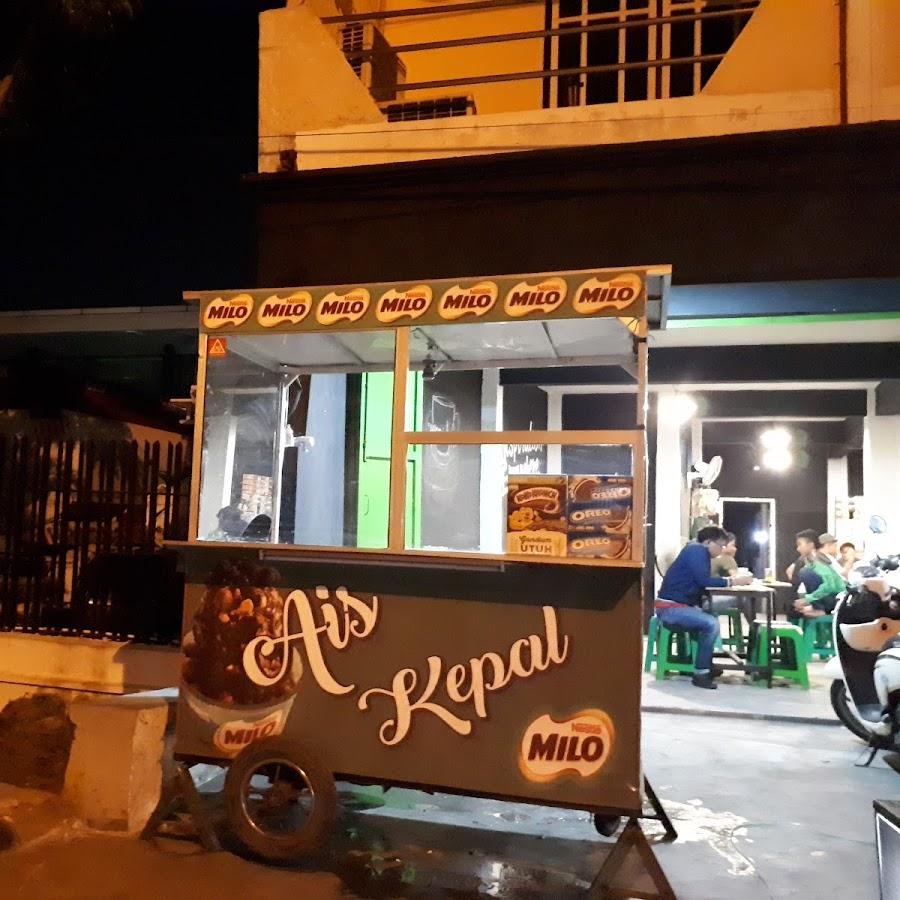 Mie Wow (Mie Pedas & Pangsit Mie Ayam), Demak