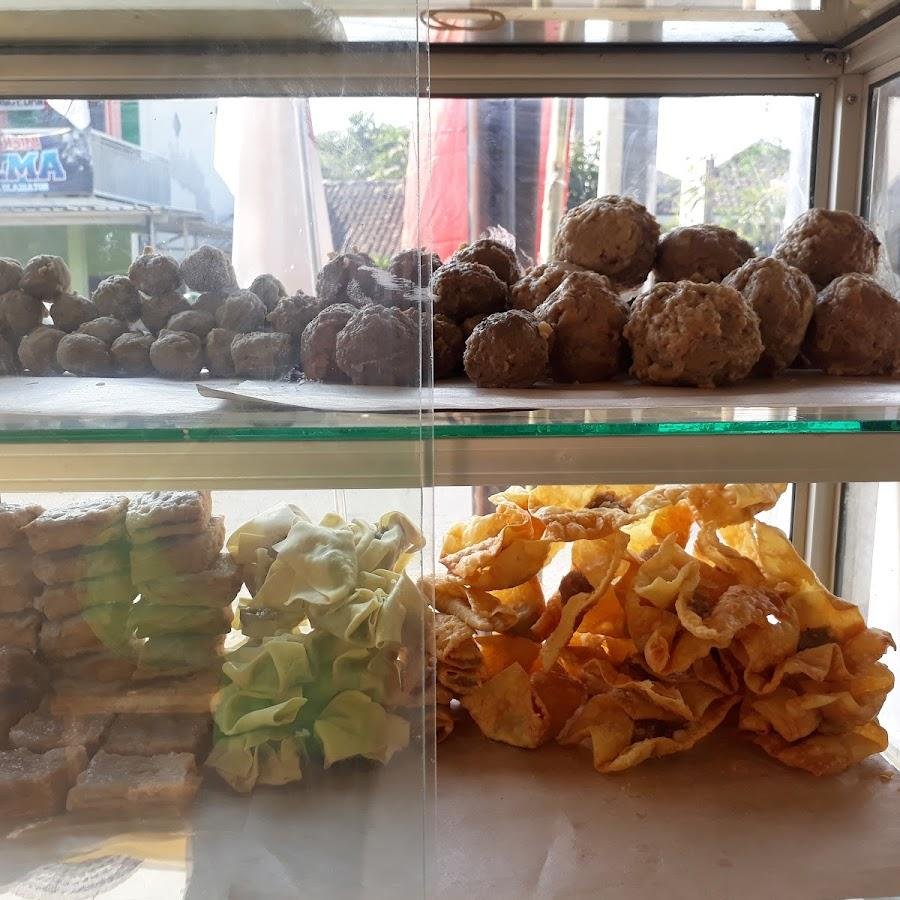 Bakso Kuah Pedas Goyang Lidah, Pakis