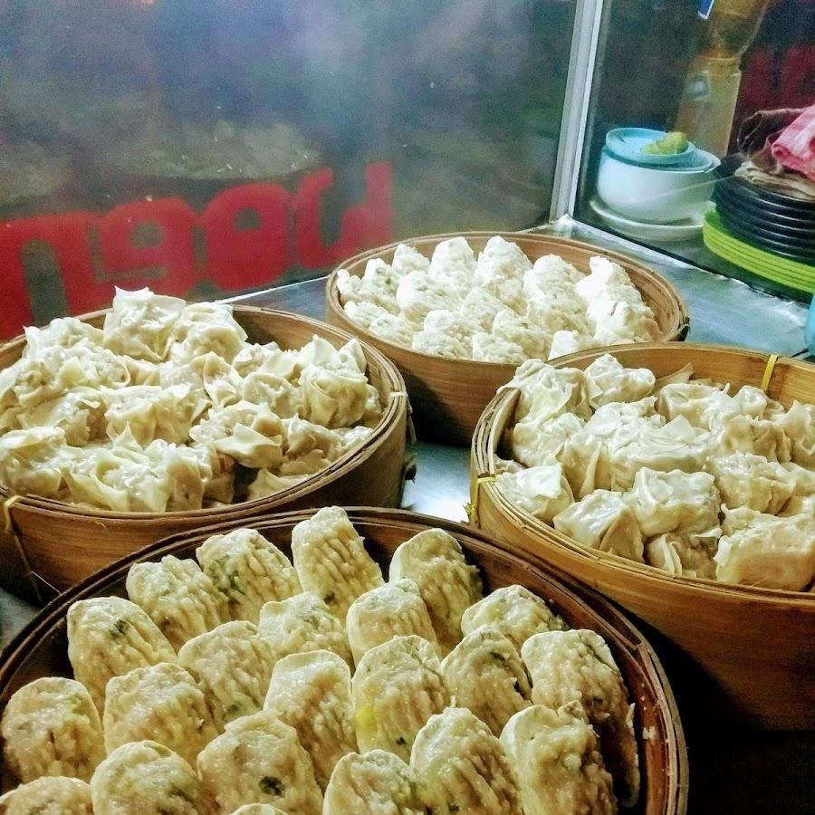 Batagor Baso Tahu Ijen, Holis Raya