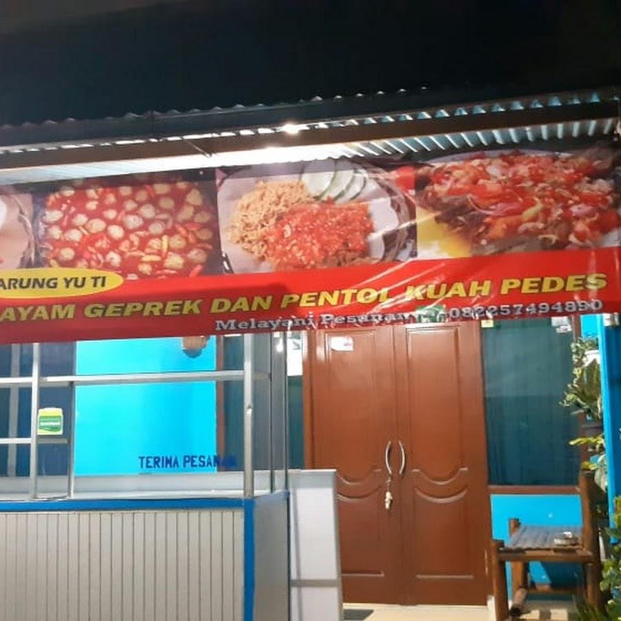 Warung Yuti, Pakis