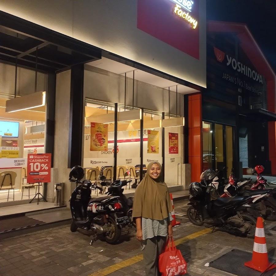 Richeese Factory, Golden City