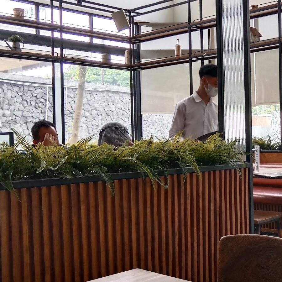 GiggleBox Kota Baru Parahyangan, Steak Spaghetti Ayam Nasi