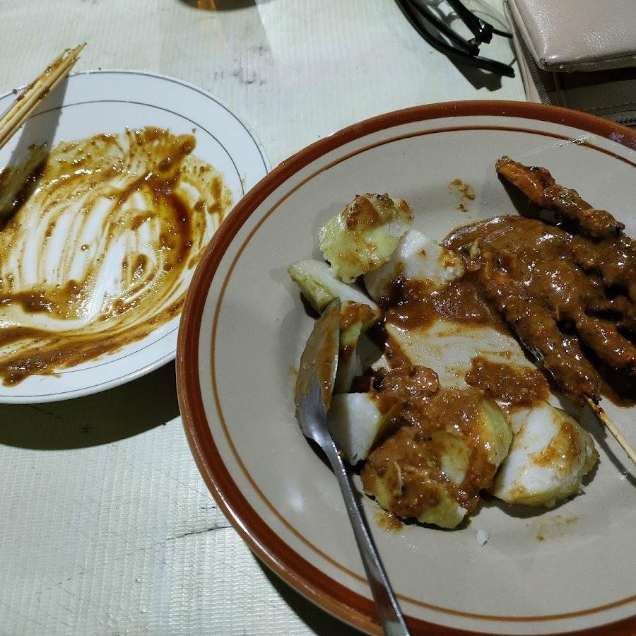Sate Pak Alex, Medaeng. Waru