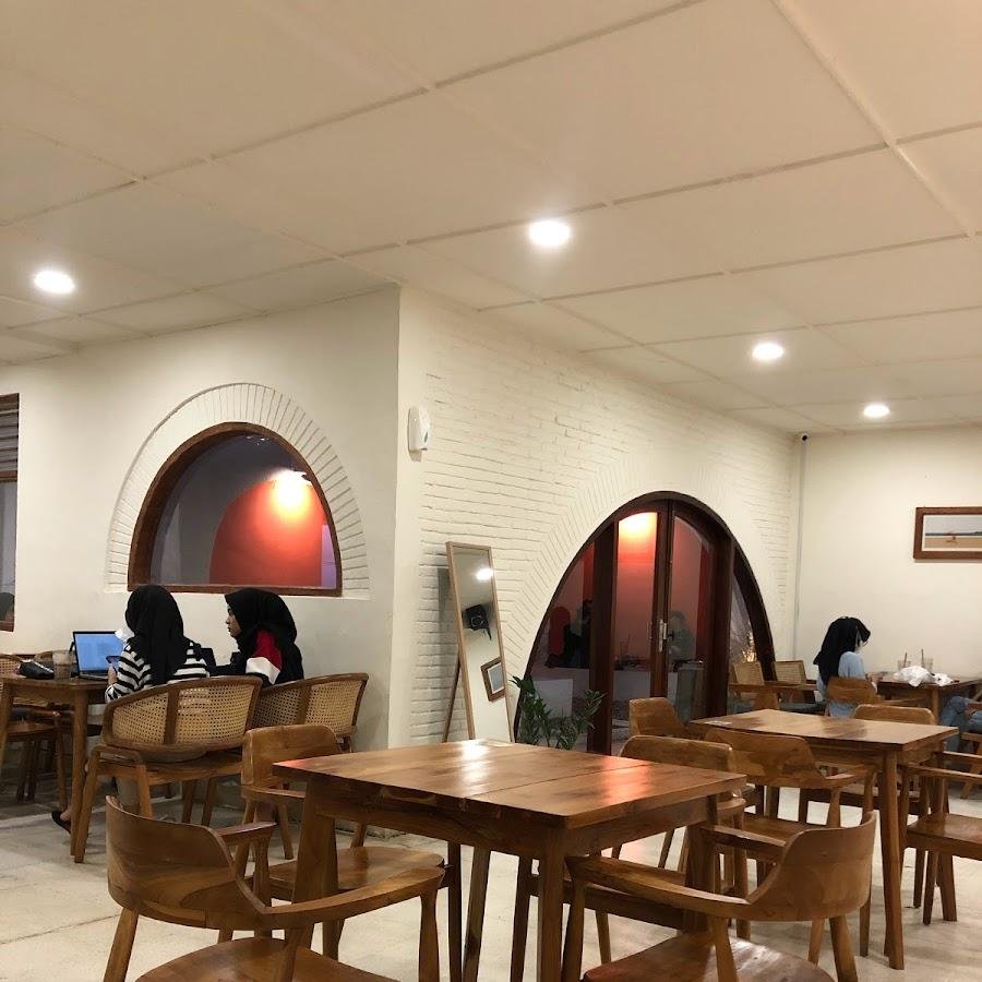 Dua Pintu Coffee, Flamboyan