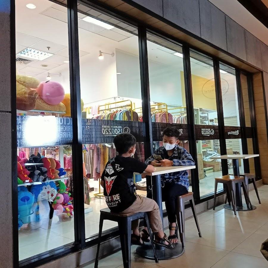 Richeese Factory, Jatos