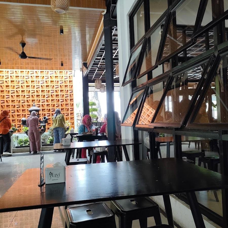 Waroeng Gaul Outlet Sawahan, Padang Timur