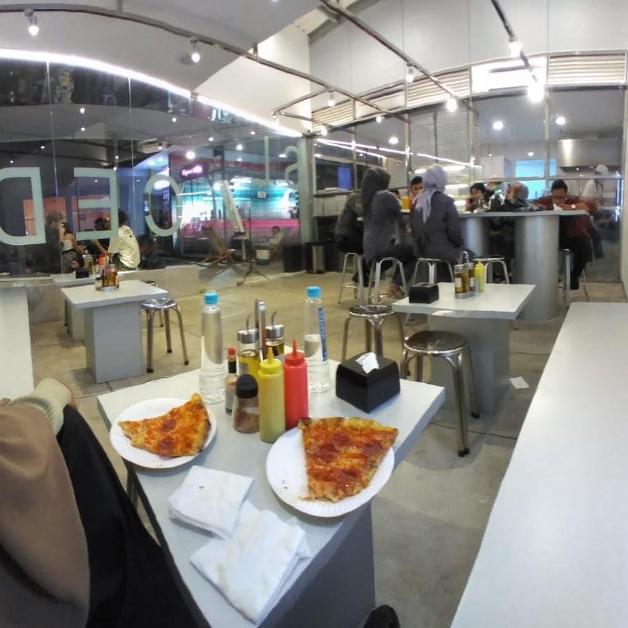 Sliced Pizzeria, Bandung