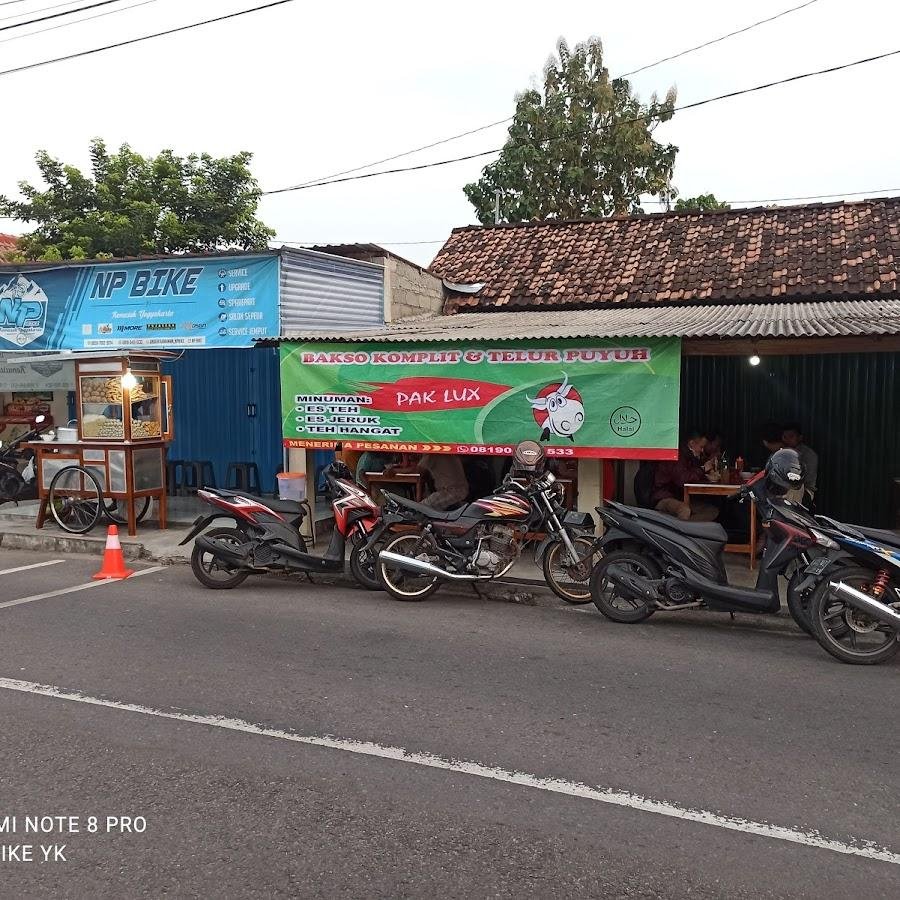 Bakso Komplit Pak Lux, Kemusuk